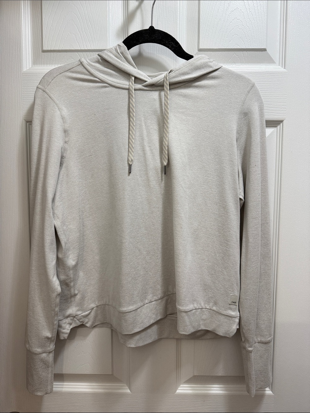 Vuori Halo Hoodie in salt medium